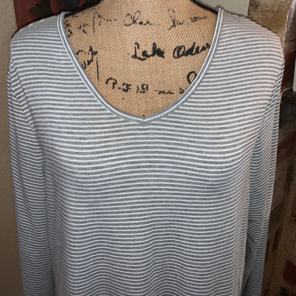 ⭐️Striped Ruffled Hemline Top - Picture 3 of 5